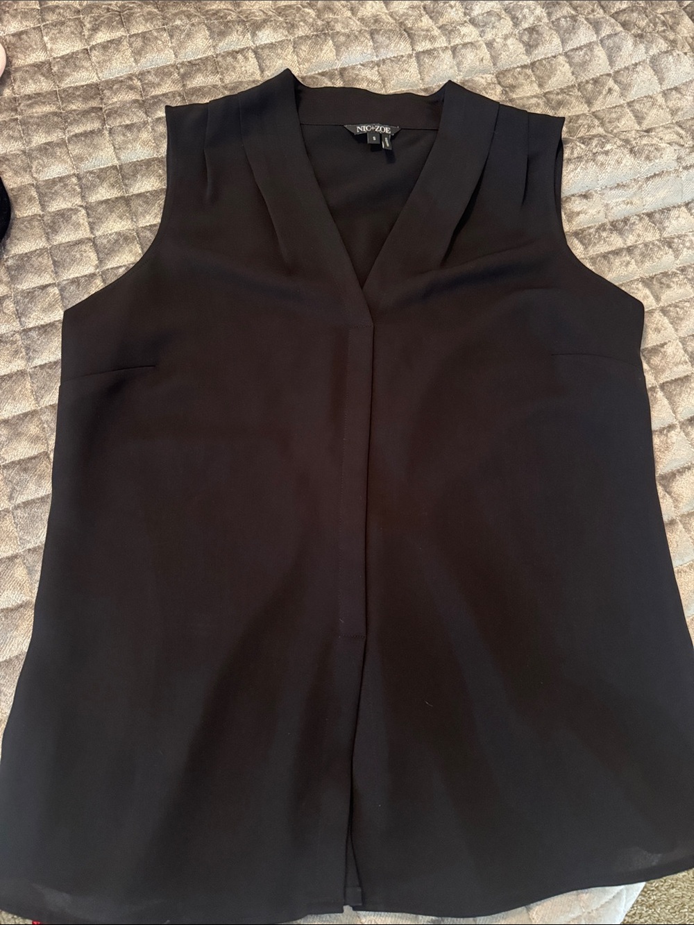 NIC+ZOE Black V-Neck Sleeveless Shell Top